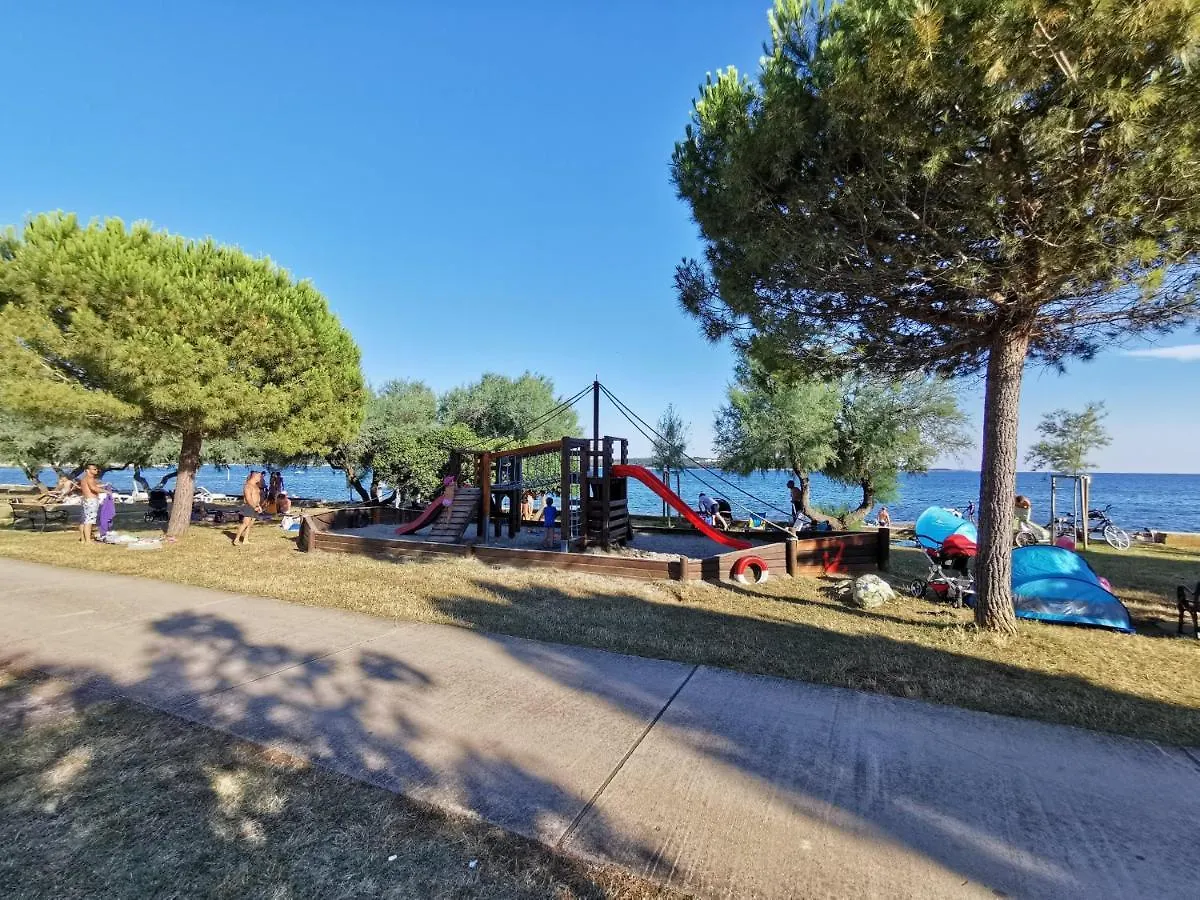 Nina Deluxe Superior 5 Star Apartment, Your Piece Of Heaven By The Sea & Park Novigrad Istria